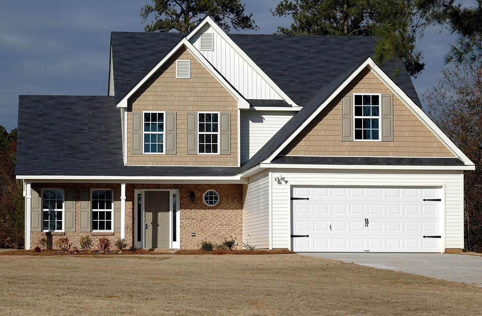 Residential home exterior in a Portland, OR neighborhood served for emergency sewage cleanup